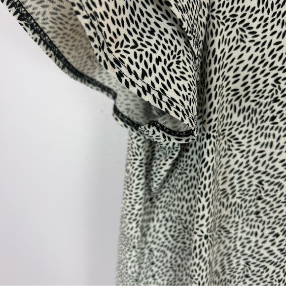 Adrianna Papell Black and White Ruffled Flutter Sleeve Blouse Size M - Picture 4 of 9